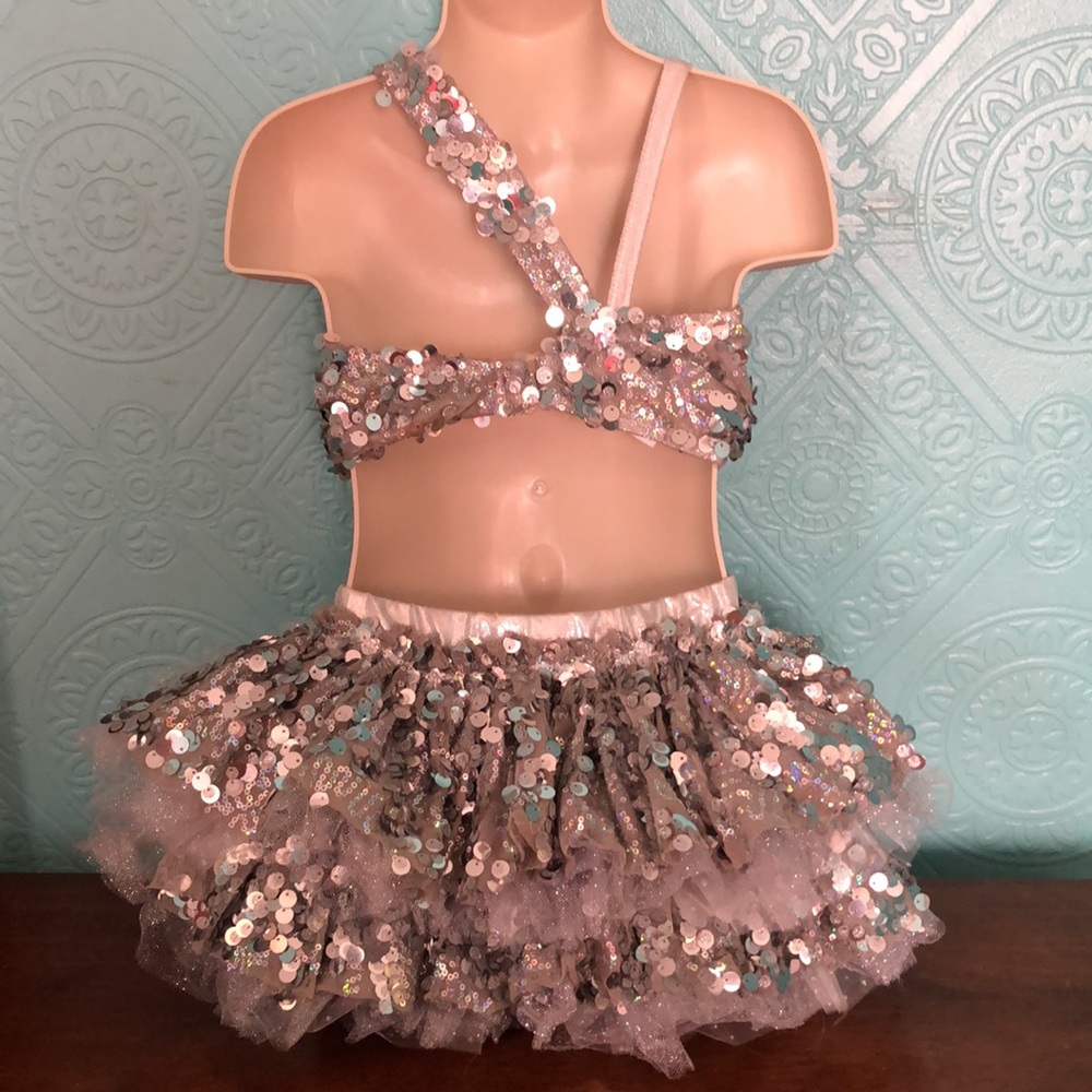 Stunning girls 2 piece dance costume - Picture 4 of 4